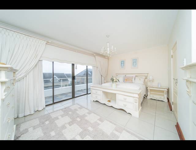 5 BEDROOM FREEHOLD FOR SALE IN COVE ROCK